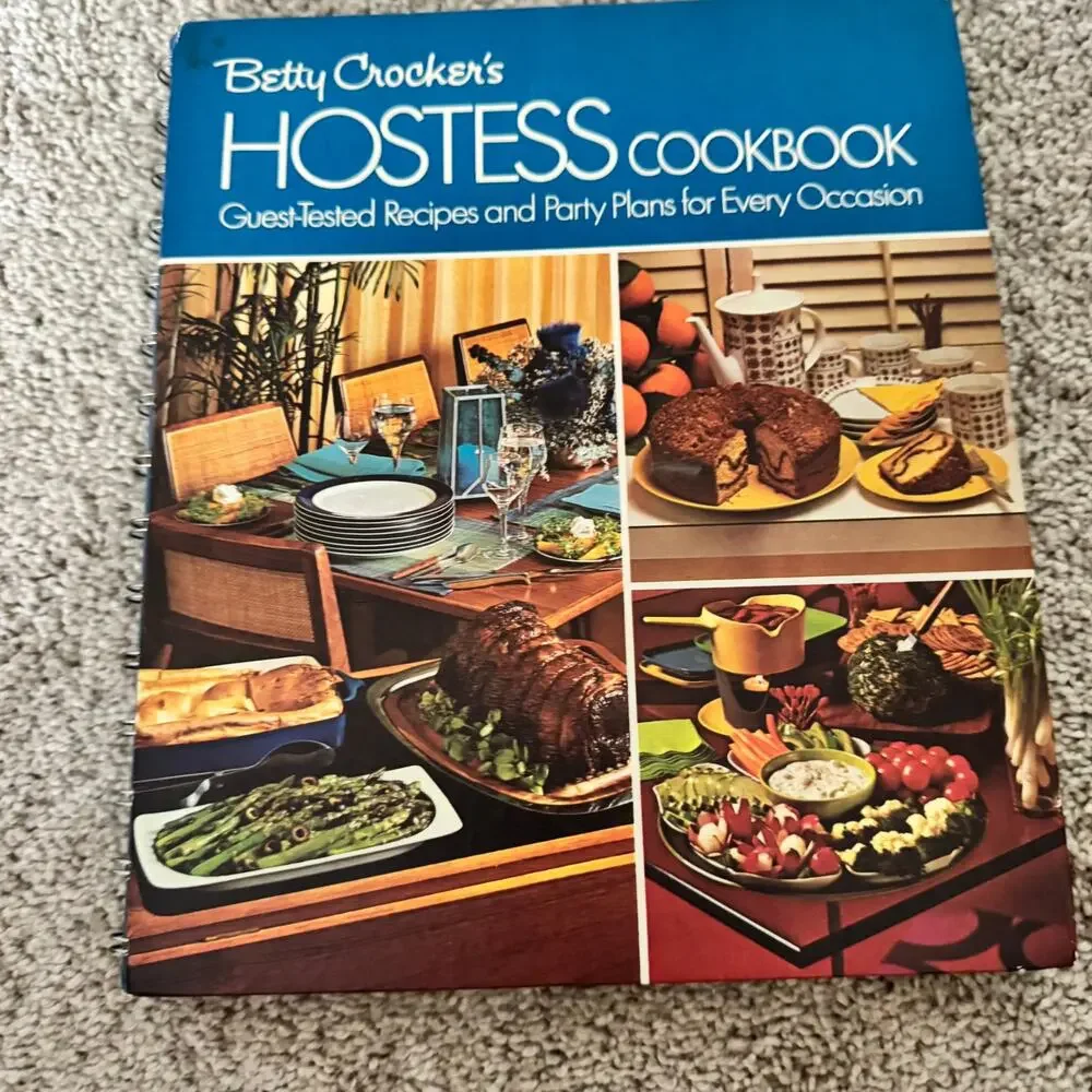 Vintage 1971 Betty Crocker's Hostess Cookbook Hardback w/ Pictures 70s Recipes